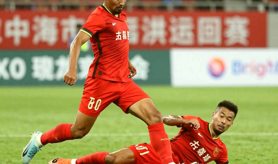 HLV KuPS tuyên bố gây sốc trước trận gặp Trabzonspor: 'Chúng tôi sẽ không phòng ngự, nhất định phải thắng'