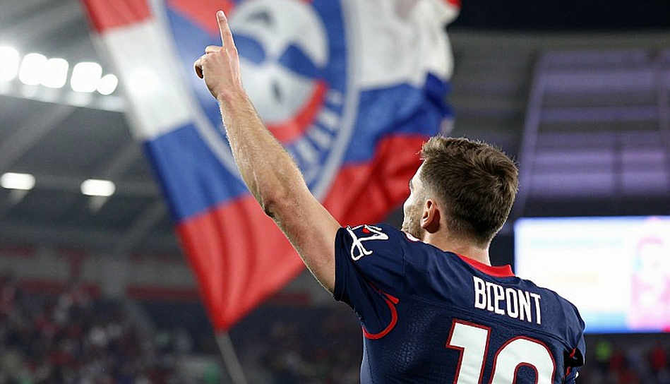 Serie A im lặng trước chấm phạt đền: 41 năm chờ một tiếng còi, và một cuộc cách mạng trọng tài đang âm thầm định hình lại bóng đá Ý Serie A im lặng trước chấm phạt đền: 41 năm chờ một tiếng còi, và một cuộc cách mạng trọng tài đang âm thầm định hình lại bóng đá Ý
