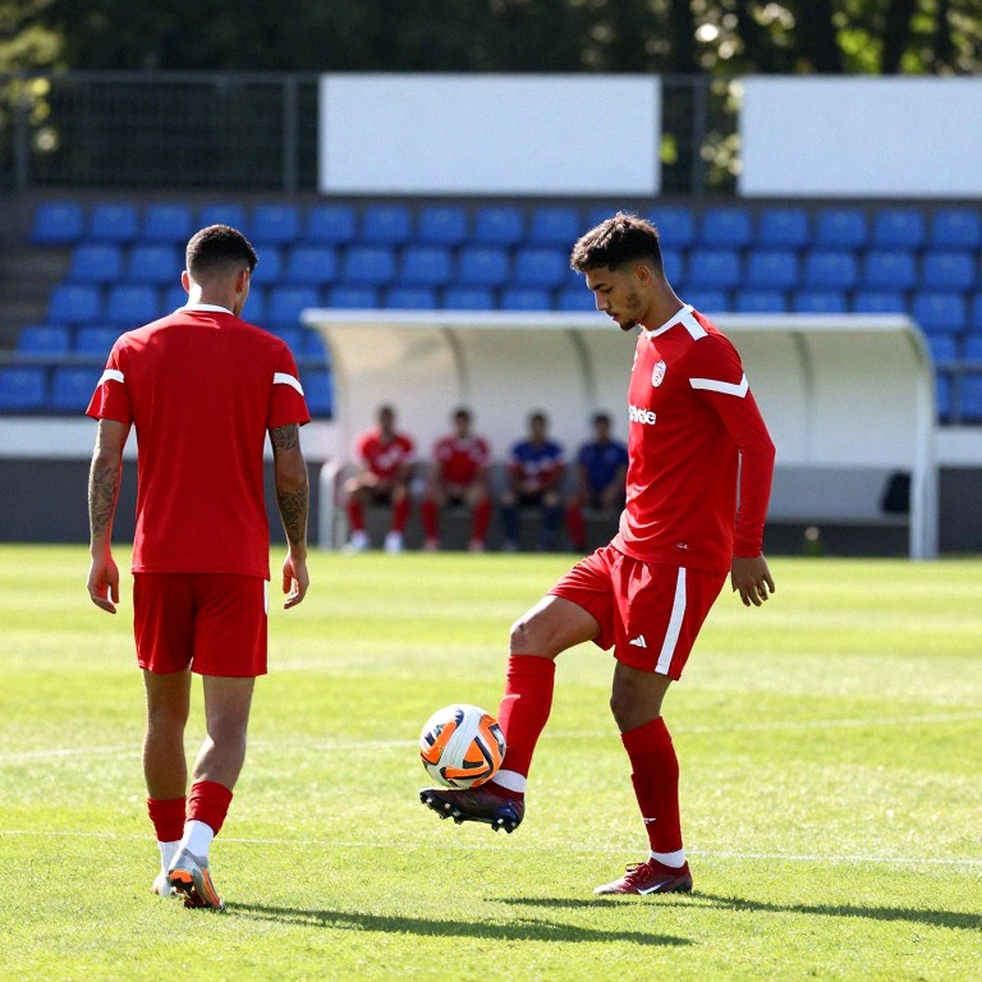 Bóng đá trẻ Việt Nam: khi tiền V.League chảy nhanh hơn tốc độ trưởng thành của một cầu thủ