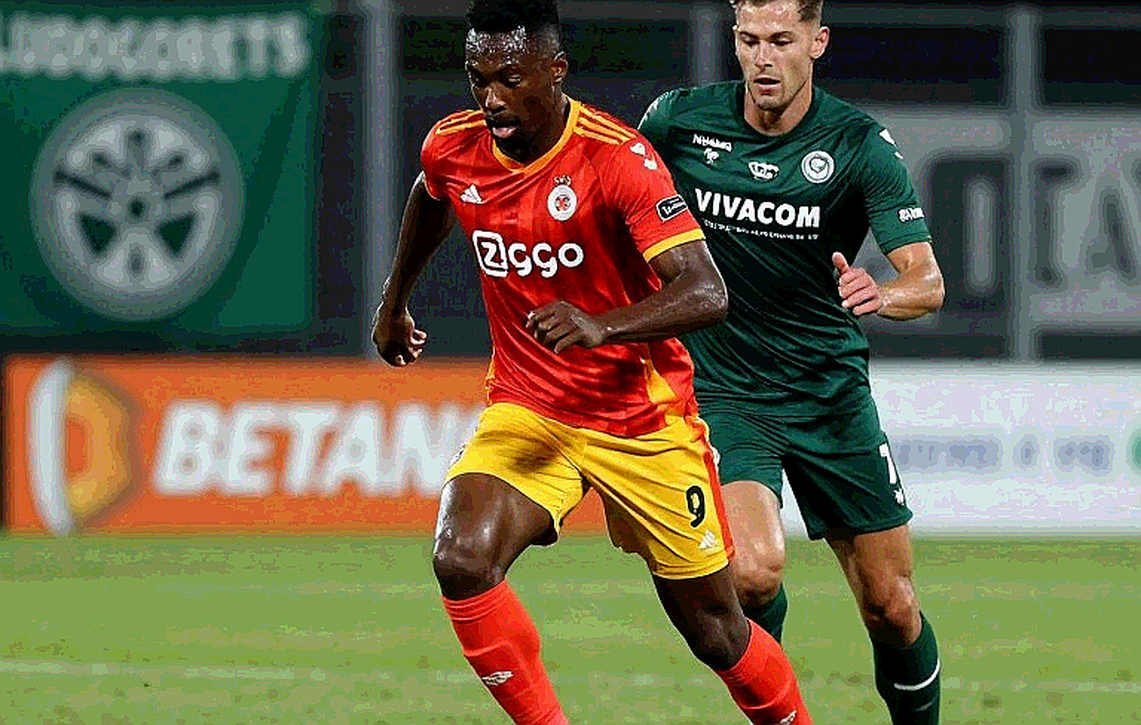 Sergen Yalçın dự khán derby Galatasaray – Fenerbahçe: Một hình ảnh, nhiều khoảng trống xác minh