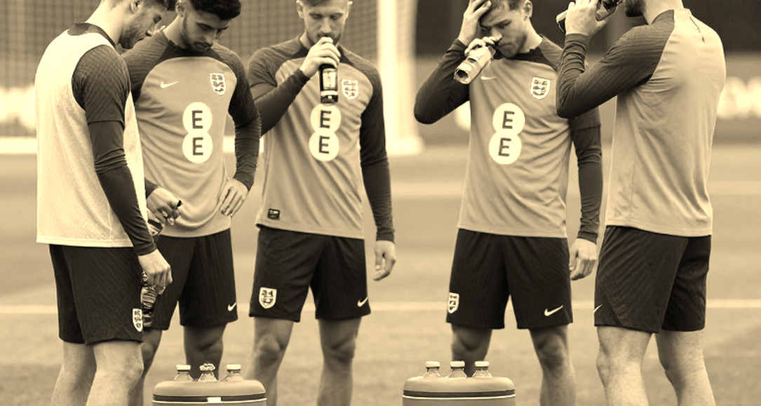 Johan Vásquez suýt đến Roma: thương vụ đổ vì ghế giám đốc thể thao, không vì giá