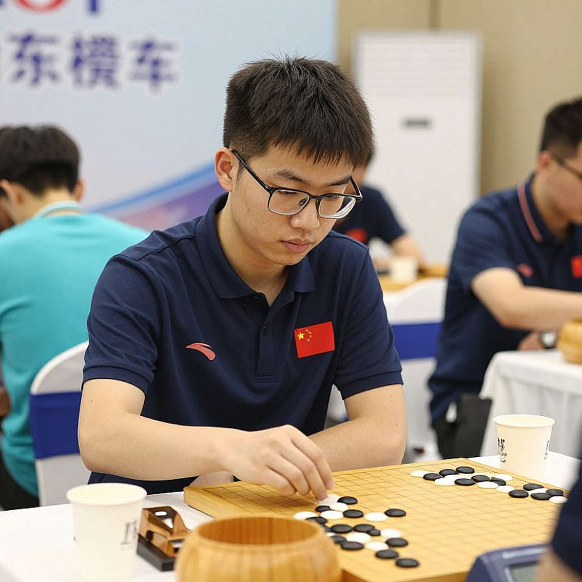 Elephant Gambit 2...d5 của Andrew Martin: vũ khí bất ngờ trong 60 phút và phần dữ liệu còn thiếu