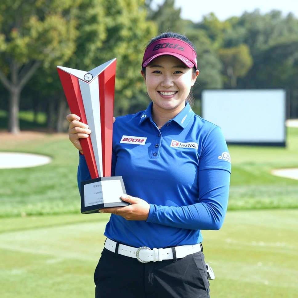Chiếc gậy gỗ bí mật của Titleist và tuần lễ đánh tee hoàn hảo của Michael Brennan