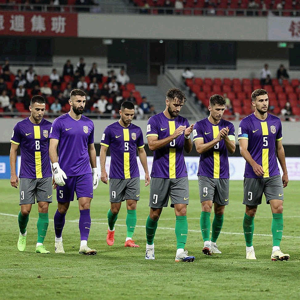 Việt Nam vào tứ kết bóng đá Asian Games sau trận thua Uzbekistan 0-2: bốn điểm mong manh và một lối chơi cần được đọc lại Việt Nam vào tứ kết bóng đá Asian Games sau trận thua Uzbekistan 0-2: bốn điểm mong manh và một lối chơi cần được đọc lại