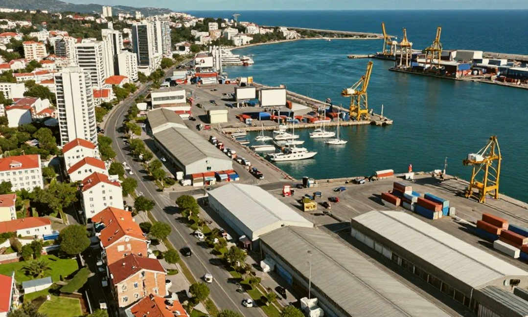 Nguyễn Tiến Minh tuổi 43 và cú đánh vào điểm mù của một tay vợt đánh đôi