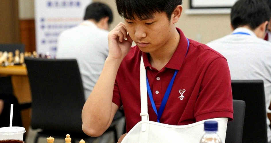 Carlsen hiếm khi khen ngợi Sindarov sau trận hòa tại Global Chess League 2026 Carlsen hiếm khi khen ngợi Sindarov sau trận hòa tại Global Chess League 2026