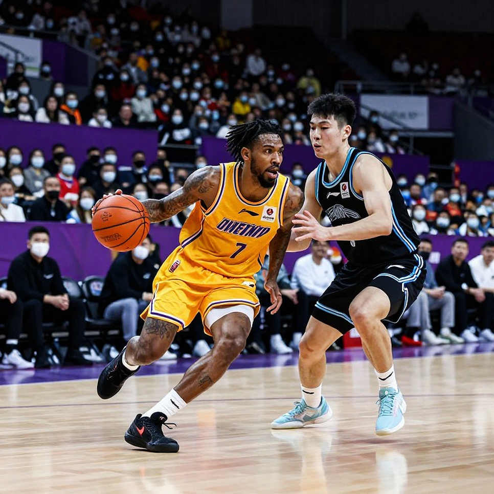 Sabonis rời Sacramento: Charlotte đã chờ đủ lâu, nhưng Kings cần một cú bẫy giá